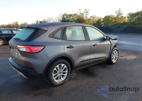 2022 Ford Escape S z USA, uszkodzony, nr VIN 1FMCU0F68NUB56778